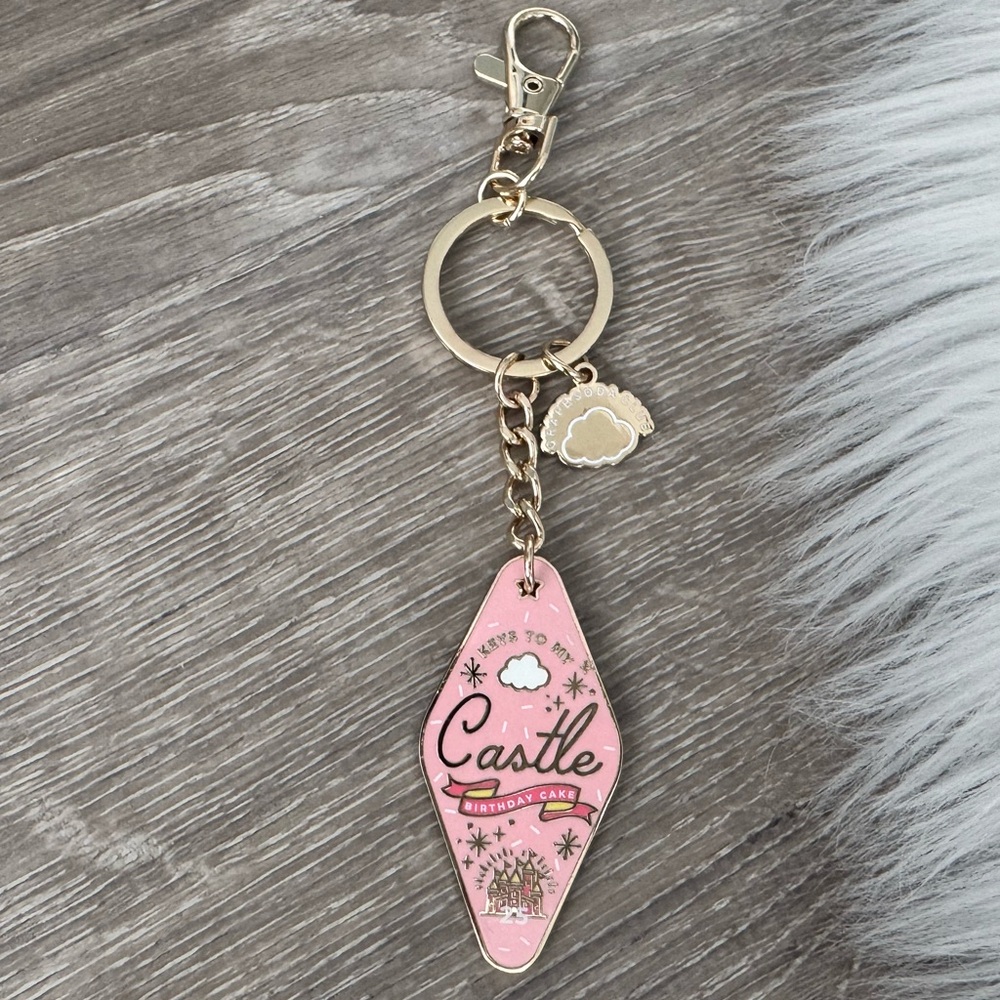 💜🩷 GRAPE SODA CLUB Keys to my Castle Birthday Cake Motel Keychain